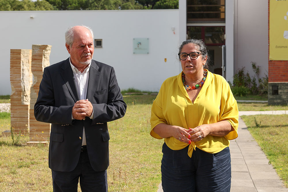 Presidentes da Câmara Municipal, André Martins, e do IPS, Ângela Lemos, içaram no campus a Bandeira Selo Verde