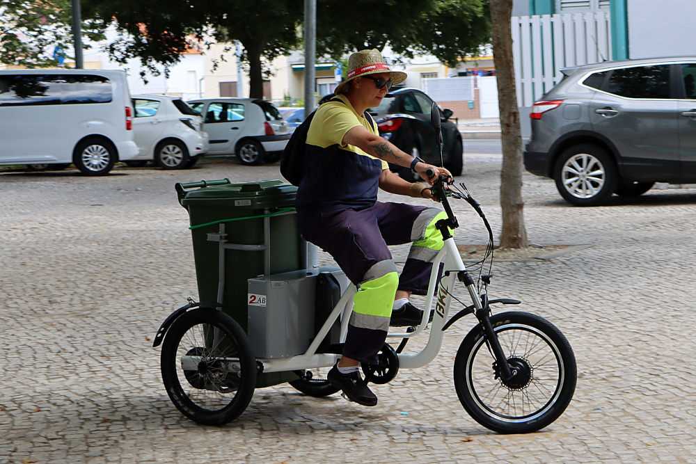 Triciclo elétrico reforça equipa de higiene e limpeza urbana