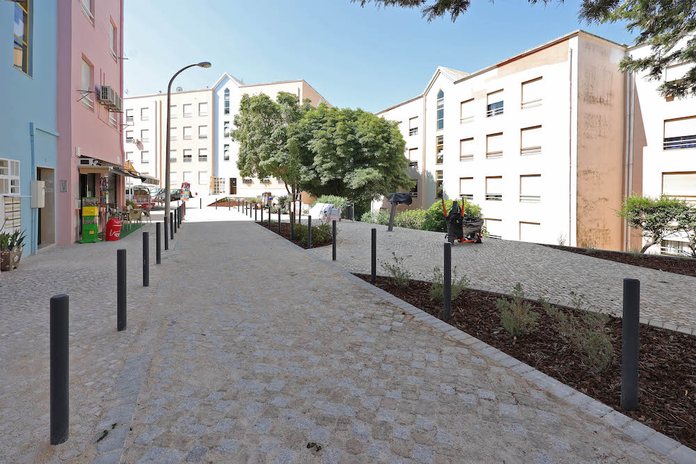 Requalificação do espaço público de ligação entre as ruas Falcão Machado e Afonso Castro, no Casal das Figueiras, proporciona melhores condições de mobilidade urbana