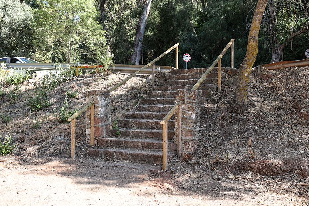 Parque de Merendas da Comenda com condições de utilização melhoradas - nova guarda nas escadas