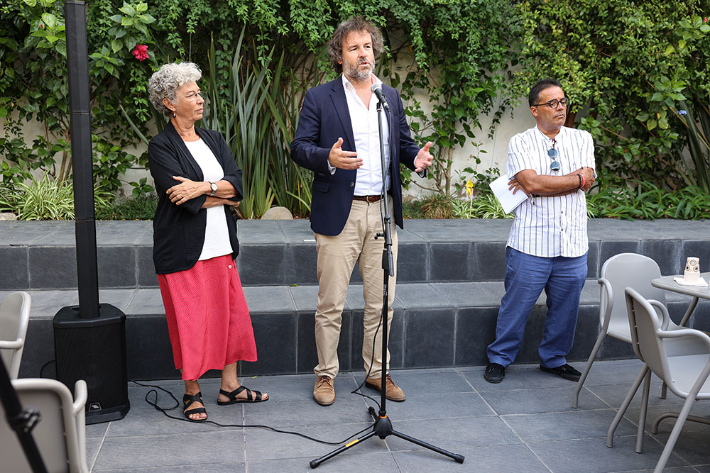 Vereador Pedro Pina discursa na inauguração da exposição sobre os 50 anos do 25 de Abril organizada pela CGTP-IN, na Casa Bocage