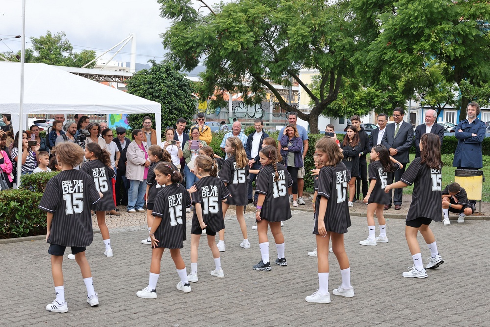 Grupo de dança Beat Crew atuou na inauguração da delegação da Junta de Freguesia de São Sebastião no bairro de São Domingos