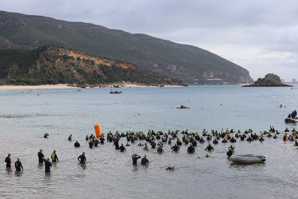 Quase duas centenas de nadadores participaram no evento