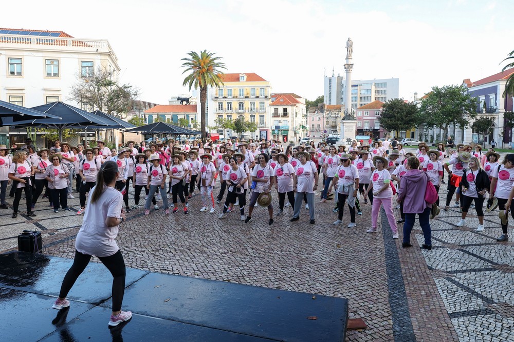 Caminhada solidária de prevenção do cancro da mama