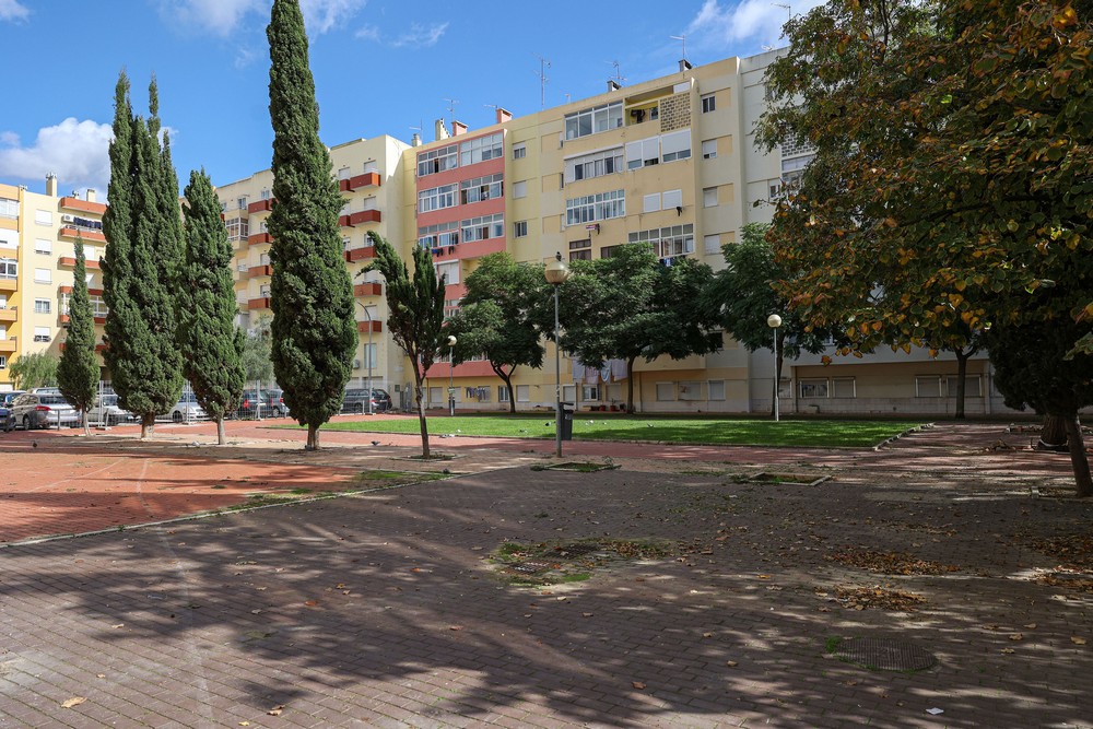 Início das obras de requalificação da zona da Praça do Brasil - Praceta Quinta do Tavares