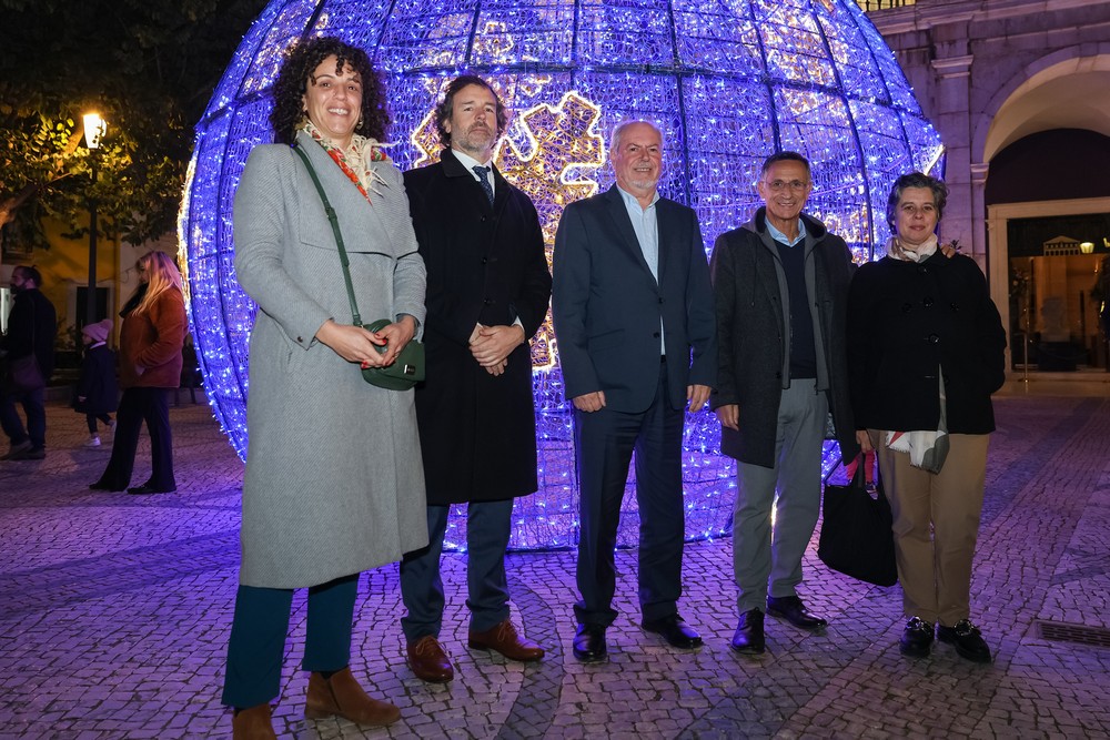 Executivo municipal no momento simbólico de ligação da iluminação natalícia