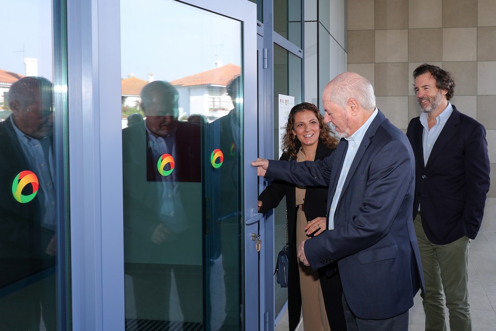 Presidente da Câmara, André Martins, vereador Pedro Pina e presidente da Junta de Freguesia de Azeitão, Sónia Paulo, visitaram o novo Centro de Saúde de Azeitão, que está concluído