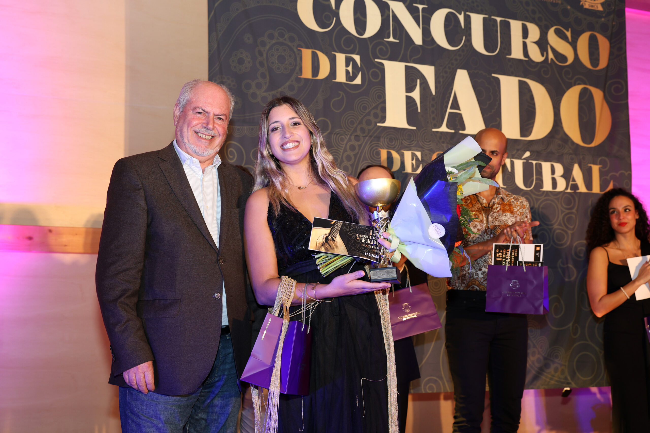 XV Concurso de Fado de Setúbal - presidente da Câmara Municipal de Setúbal, André Martins, e a vencedora Sara Coito
