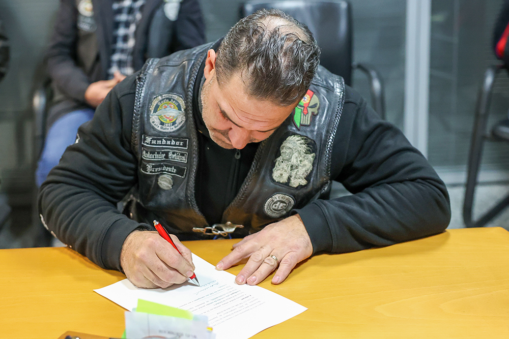 Assinatura de escritura com Moto Clube de Setúbal de cedência de instalações