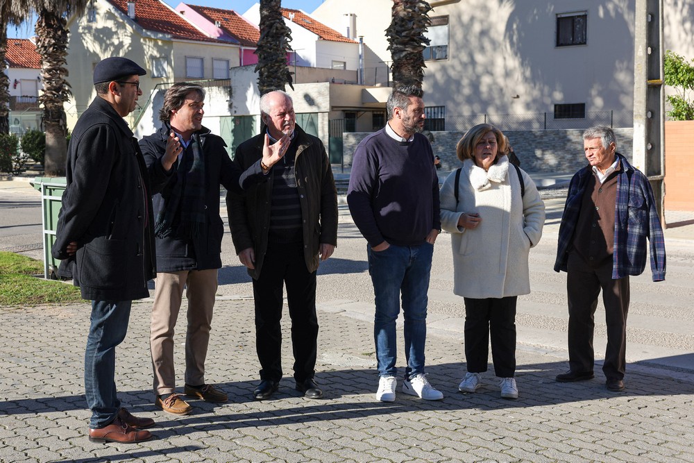Presidentes da Câmara e da Junta de Freguesia de São Sebastião, André Martins e Luís Matos, visitaram obra de requalificação dos passeios na Avenida Soeiro Pereira Gomes