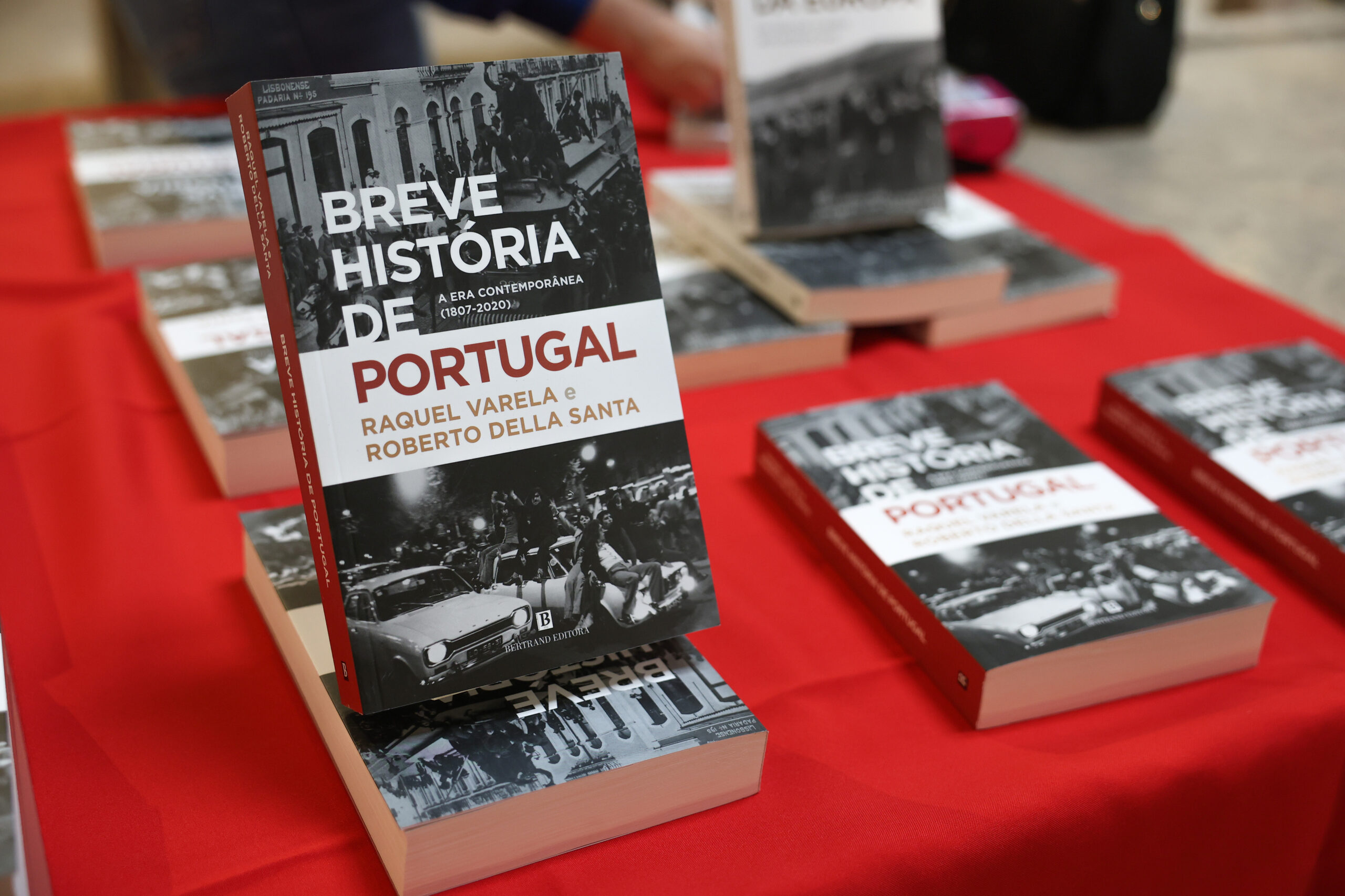 sessão literária - Apresentação de "Breve História de Portugal" - livro de Raquel Varela e Roberto Della Santa