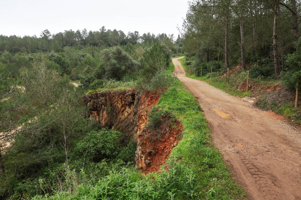 Caminho das Pedreiras do Viso - painéis informativos e sinalização de perigo de derrocada