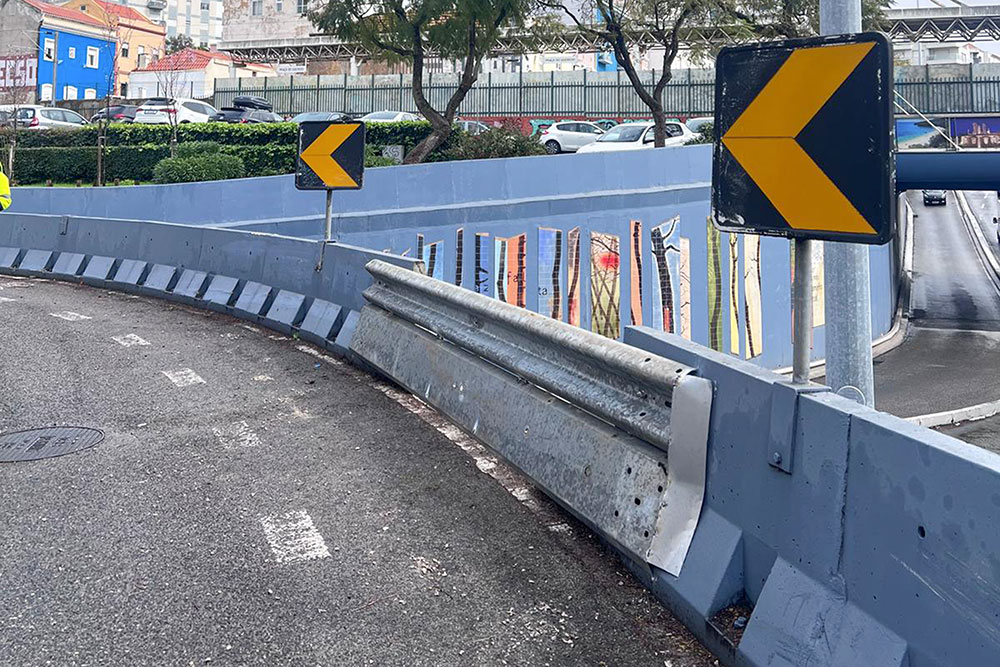 Intervenção no final da Avenida 5 de Outubro – colocação de rail de proteção metálico provisório