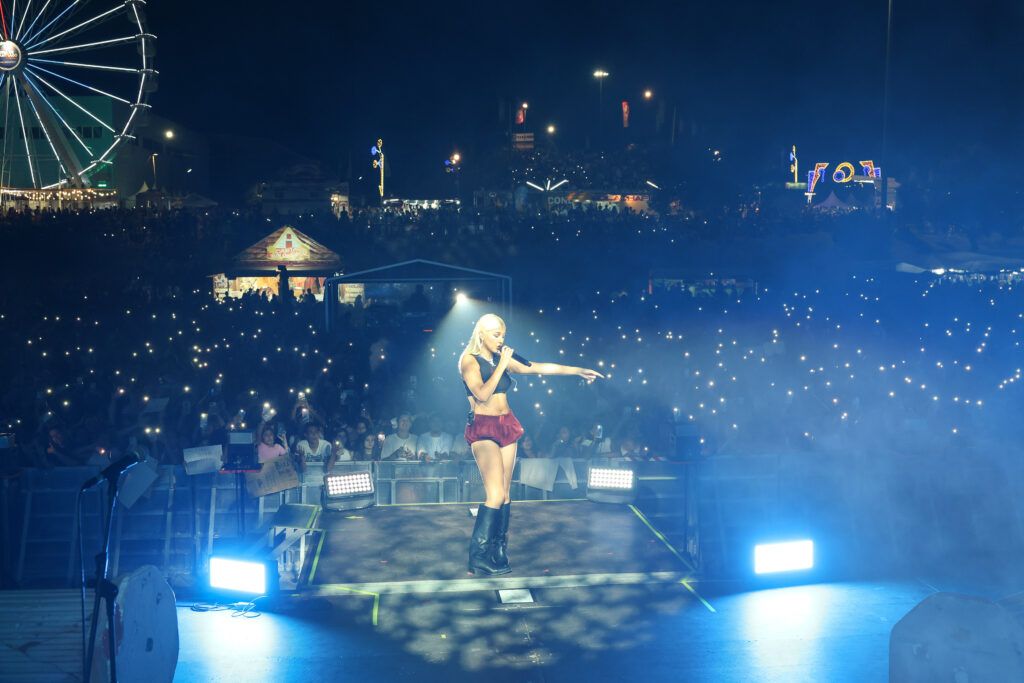 Bárbara Bandeira encerra Feira de Sant'Iago 2025