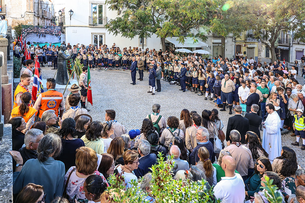 Primeiro bispo de Setúbal, D. Manuel Martins, homenageado nos 50 anos da Diocese de Setúbal, na presença de diversas figuras eclesiásticas e de representantes de diversas autoridades locais e nacionais, civis e militares, incluindo o Presidente da República, Marcelo Rebelo de Sousa