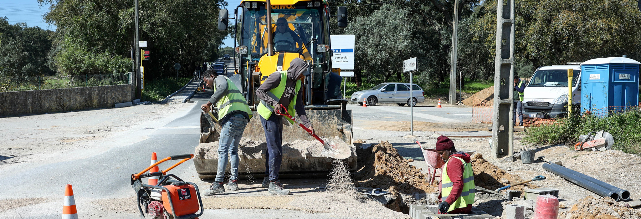 Construção de passeio ciclável na Estrada de Algeruz