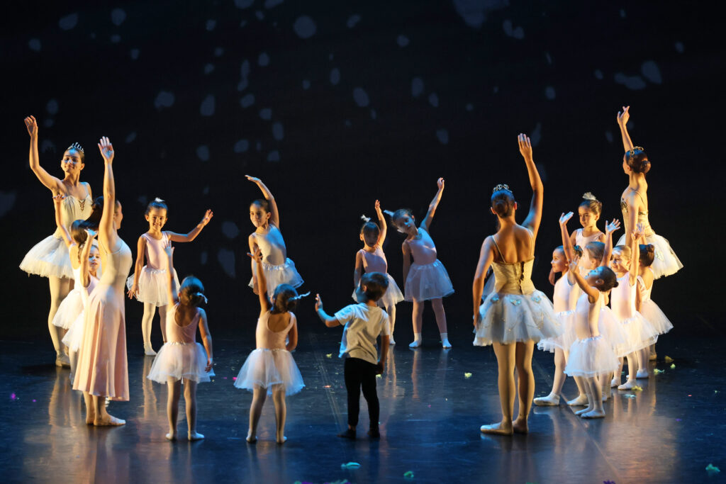 O natal dança em setúbal, guiado por corpos pequenos de talento gigante