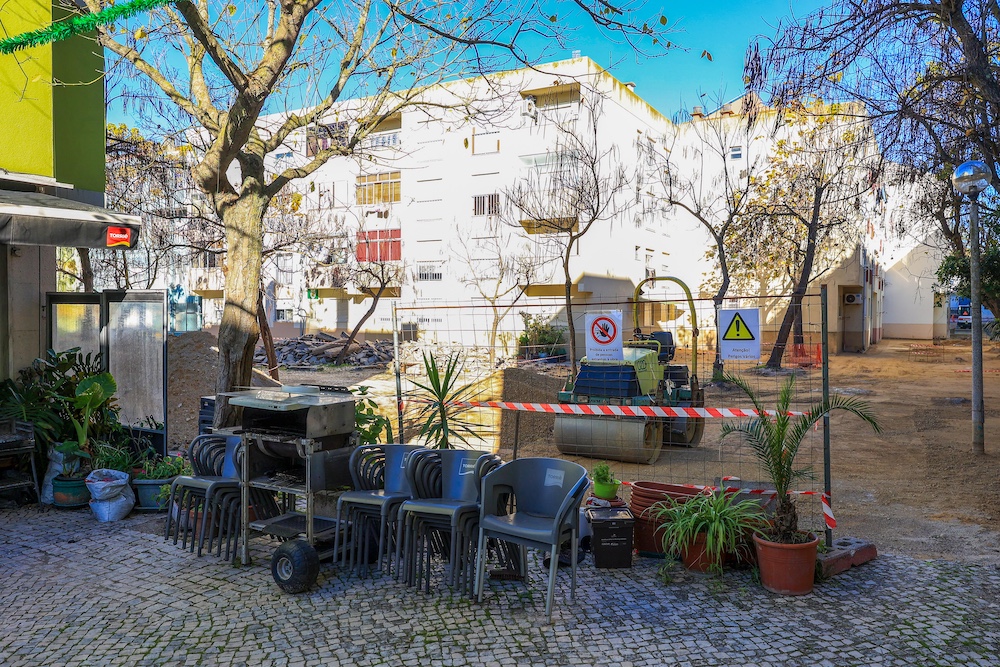 Construção do espaço público nas traseiras da Rua de Vanicelos e da Praceta das Amoreiras