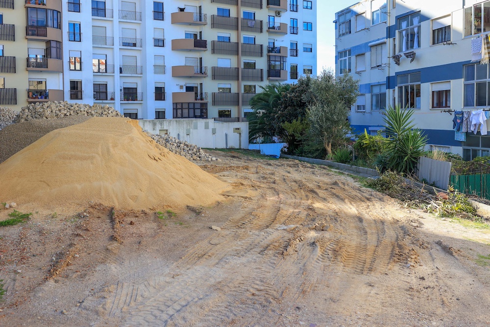 Construção do espaço público nas traseiras da Rua de Vanicelos e da Praceta das Amoreiras