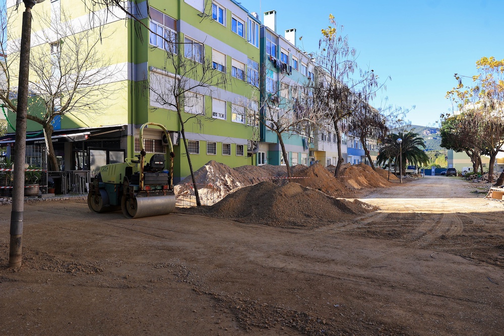 Construção do espaço público nas traseiras da Rua de Vanicelos e da Praceta das Amoreiras