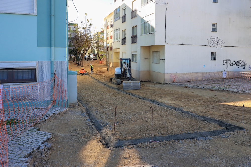 Construção do espaço público nas traseiras da Rua de Vanicelos e da Praceta das Amoreiras