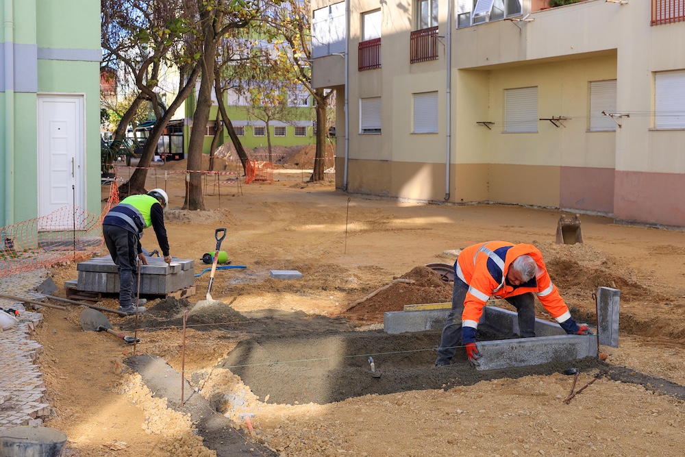 Construção do espaço público nas traseiras da Rua de Vanicelos e da Praceta das Amoreiras