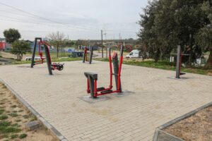 Construção do espaço entre a Rua Tomás Ribeiro e o caminho de ferro