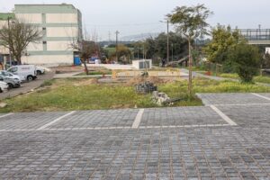 Construção do espaço entre a Rua Tomás Ribeiro e o caminho de ferro