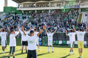 O Vitória Futebol Clube conquista o título da I Divisão da Associação de Futebol de Setúbal e celebra o regresso aos campeonatos nacionais após vencer o Grupo Desportivo Alfarim no Estádio do Bonfim.