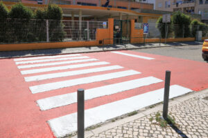 Marcação do pavimento em cor vermelha | Rua Joaquim Venâncio