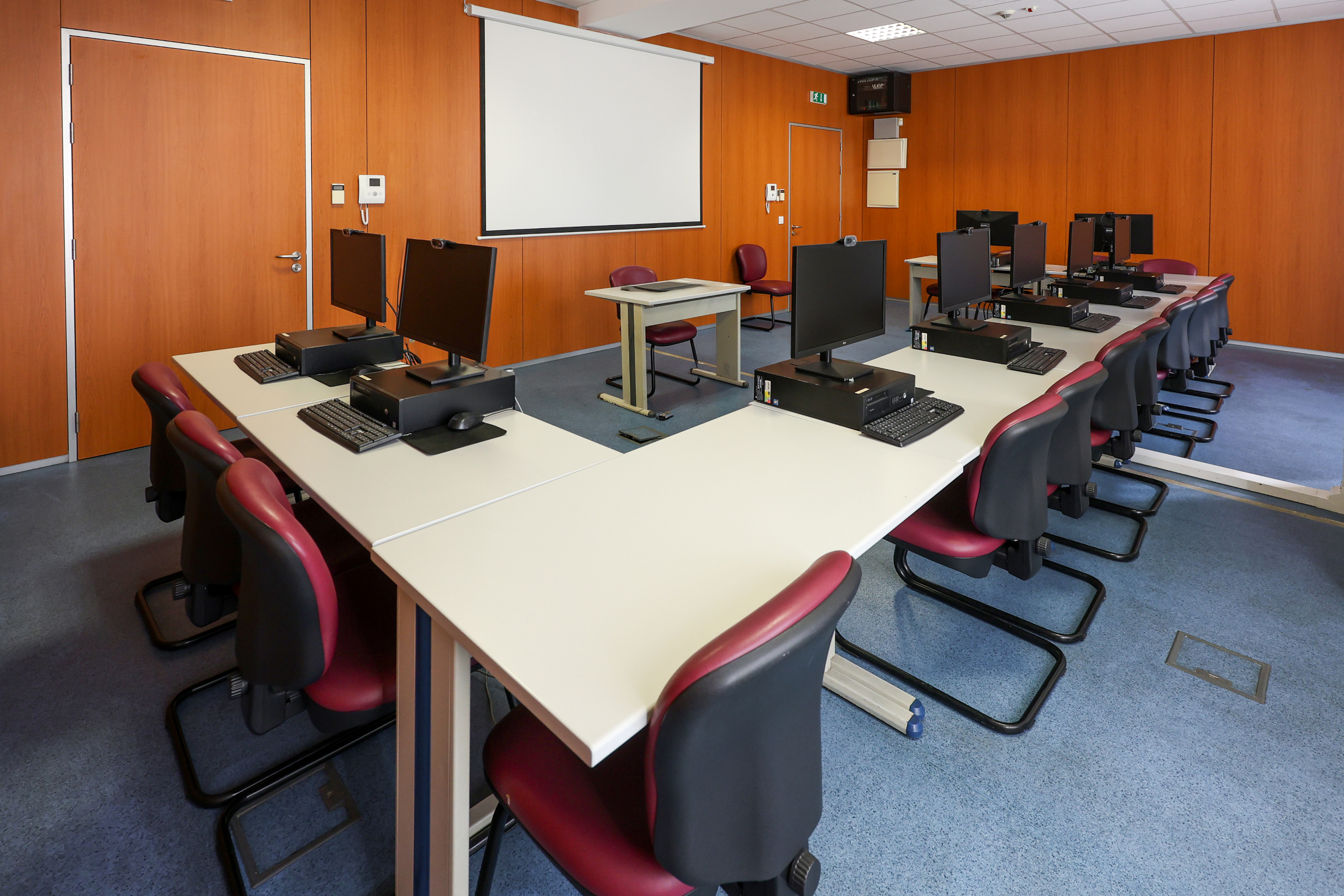 NNIES – Ninho de Novas Iniciativas Empresariais - Sala de Formação